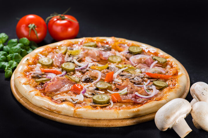 Пицца «Деревенская» на толстом тесте