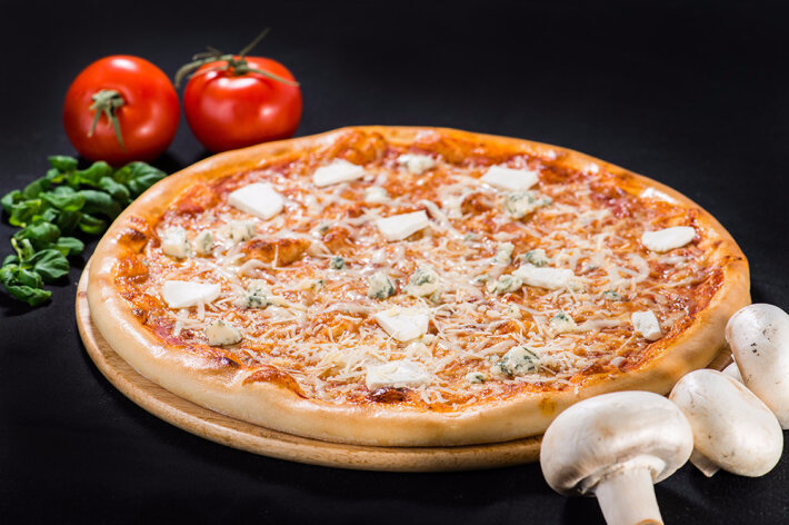 Пицца «Четыре сыра» на толстом тесте