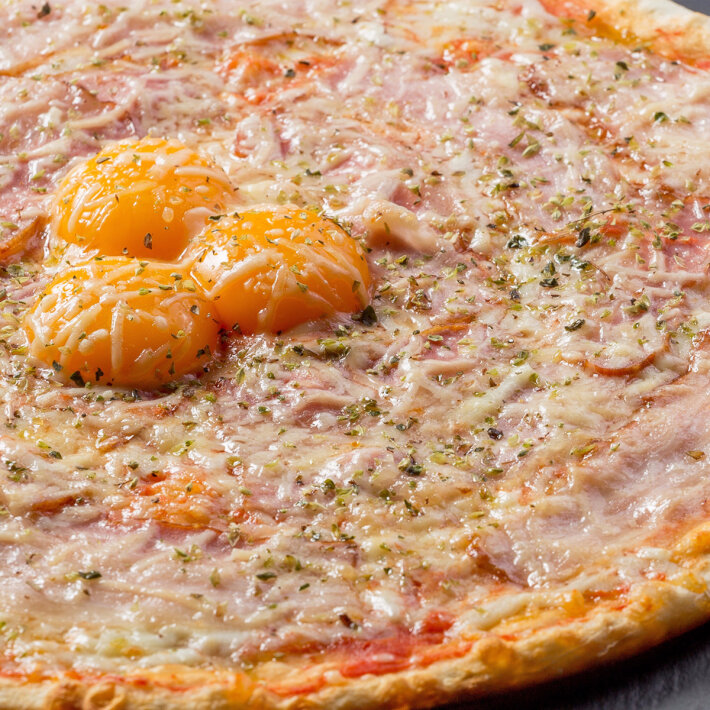 Пицца «Карбонара» на пышном тесте
