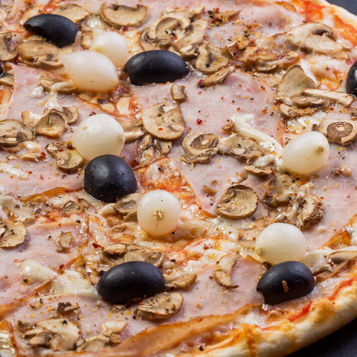 Пицца «Капричиоза Микс» среднеострая на пышном тесте