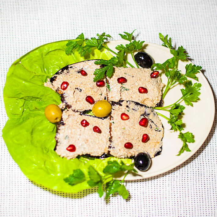 Баклажаны, фаршированные грецкими орехами