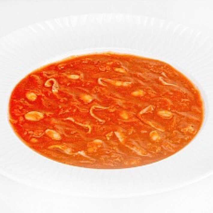 Тёплый томатный суп с беконом и фасолью