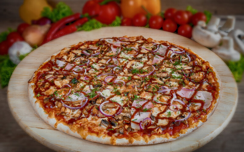 Пицца с цыплёнком и соусом «Барбекю»