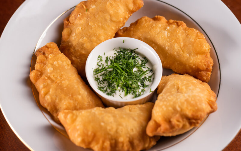 Пирожки с рыбой и сыром «Фета»