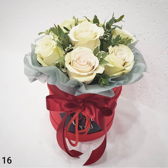 Шляпная коробка с цветами №16