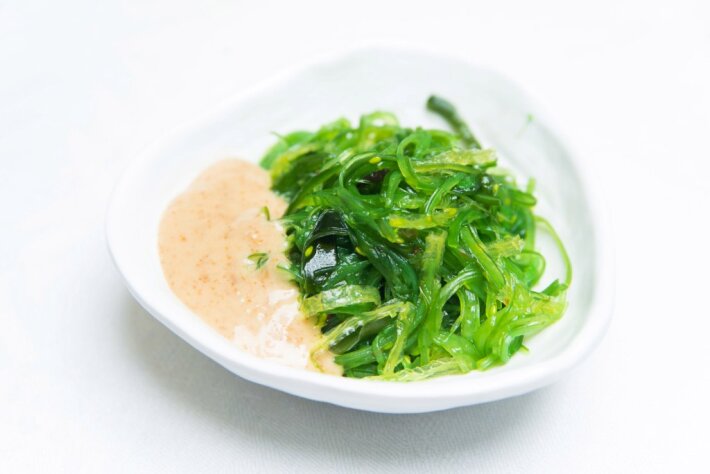 Чука-салат с кунжутным соусом