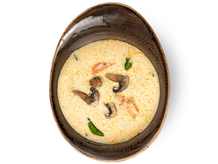 Кокосовый суп «Том Ха Кай» с тигровыми креветками и шампиньонами