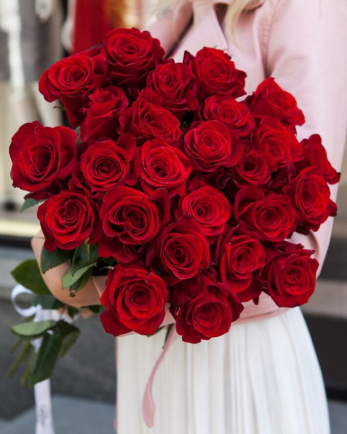 Букет из 25 красных роз