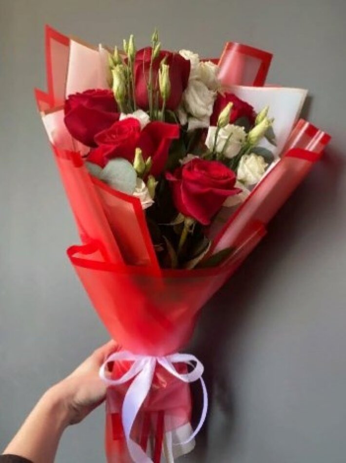 Букет «Люблю» с розами
