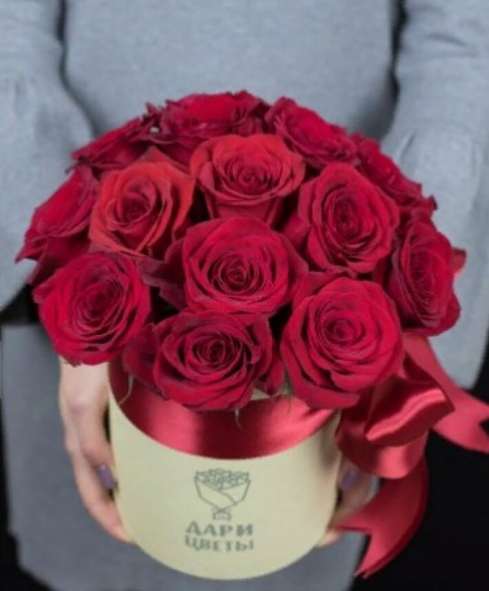 Коробка из 11 красных роз