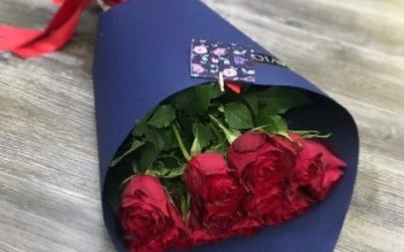 Букет из 11 роз «Ред Наоми»