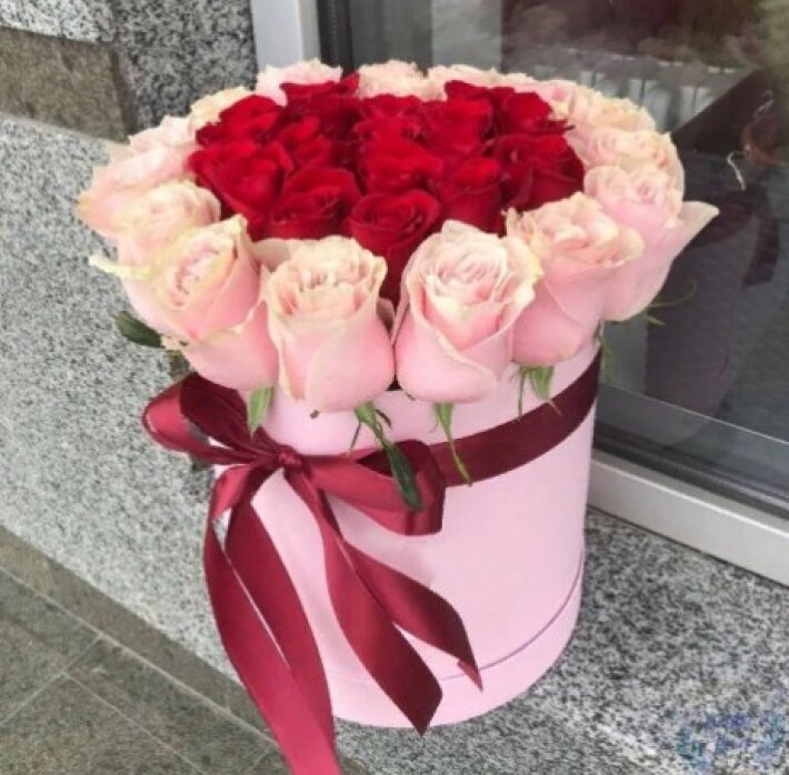 Коробка «Люблю» из 25 роз