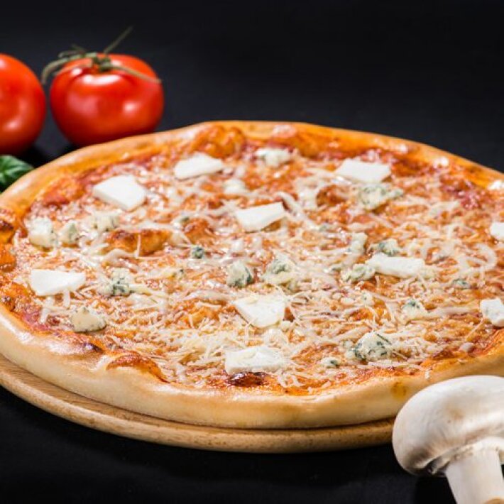 Пицца на толстом тесте «Четыре сыра»