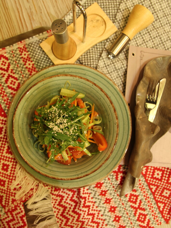 Салат из овощей с бальзамическим соусом