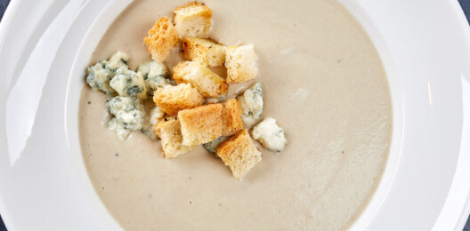 Крем-суп из шампиньонов с сыром с голубой плесенью