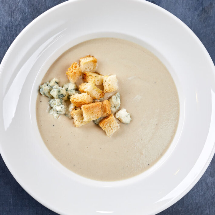 Крем-суп из шампиньонов с сыром с голубой плесенью