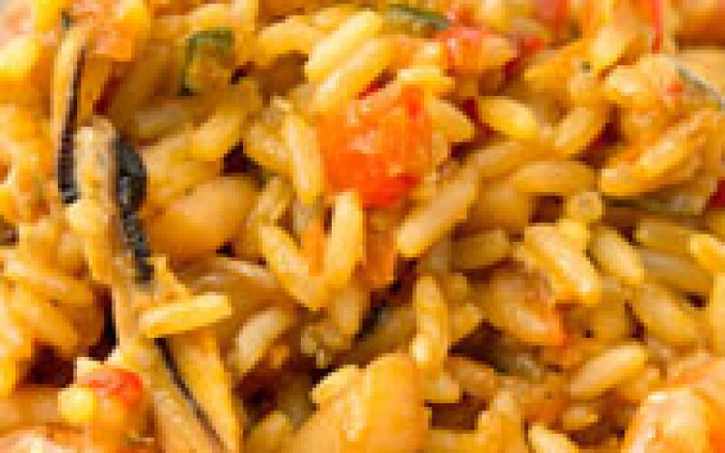 Рис с лососем в сливочно-чесночном соусе