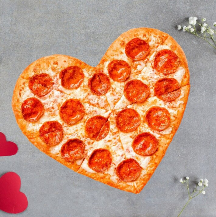 Пицца Пепперони в форме сердца
