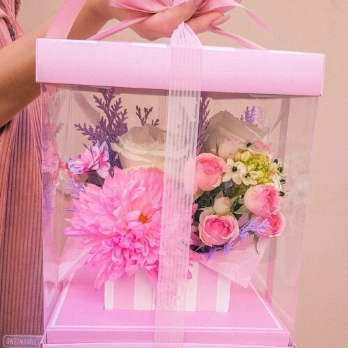 Цветы в прозрачной коробке № 101