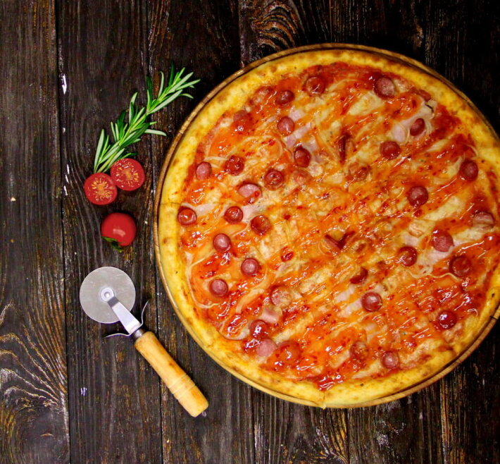 Пицца «Колбаски со сладким чили»