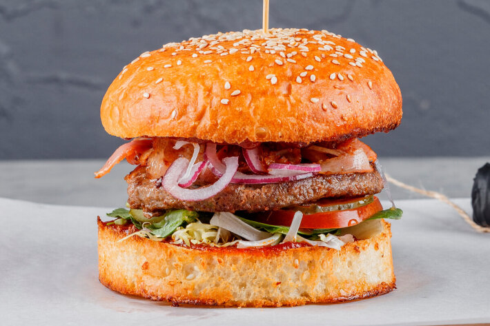 Terra Burger с говядиной и соусом «Ballantine's»