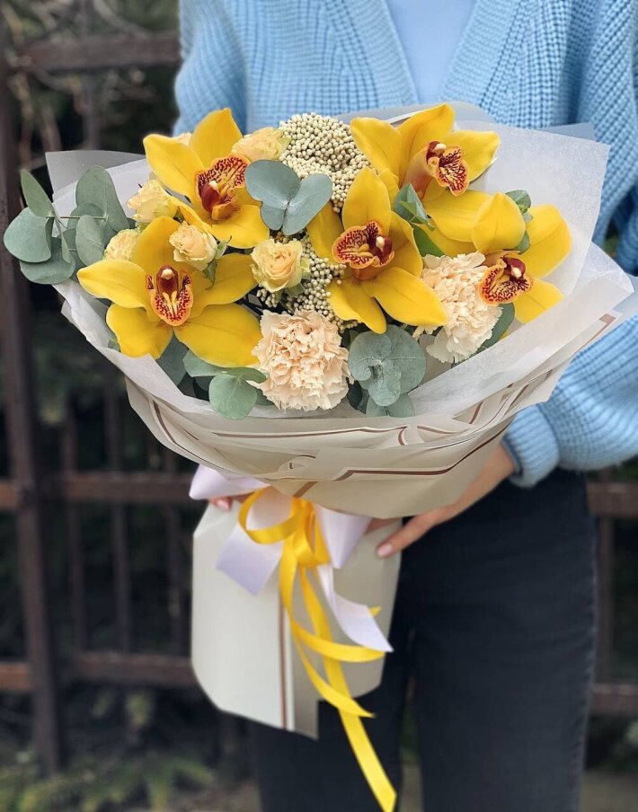 Букет 184 с желтыми орхидеями