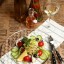 Салат с тунцом и соусом из маракуйи