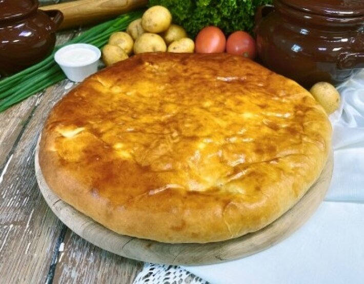 Осетинский пирог с картофелем, беконом и грибами