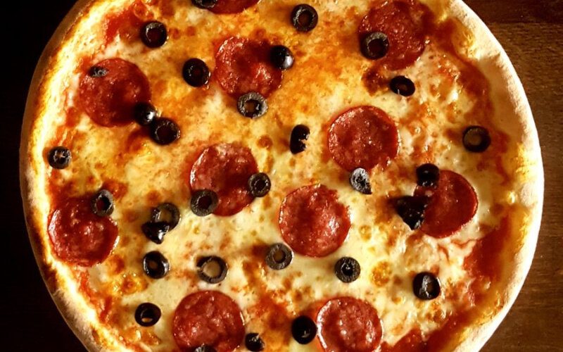 Пицца «Дьявола» с маслинами