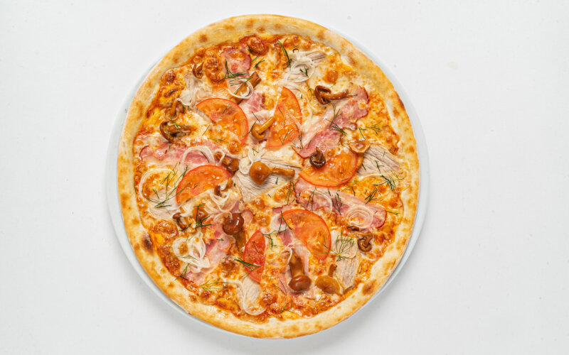 Пицца с маринованными опятами на пышном тесте