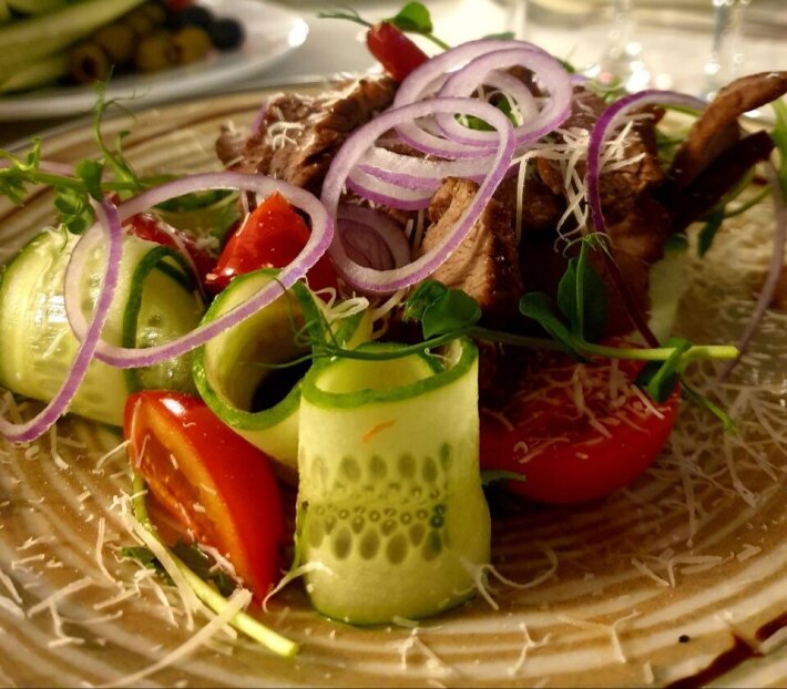 Стейк-салат с говядиной (банкетное меню)