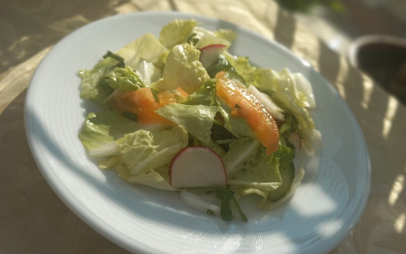 Салат «Зелёный» с огурцом и помидором