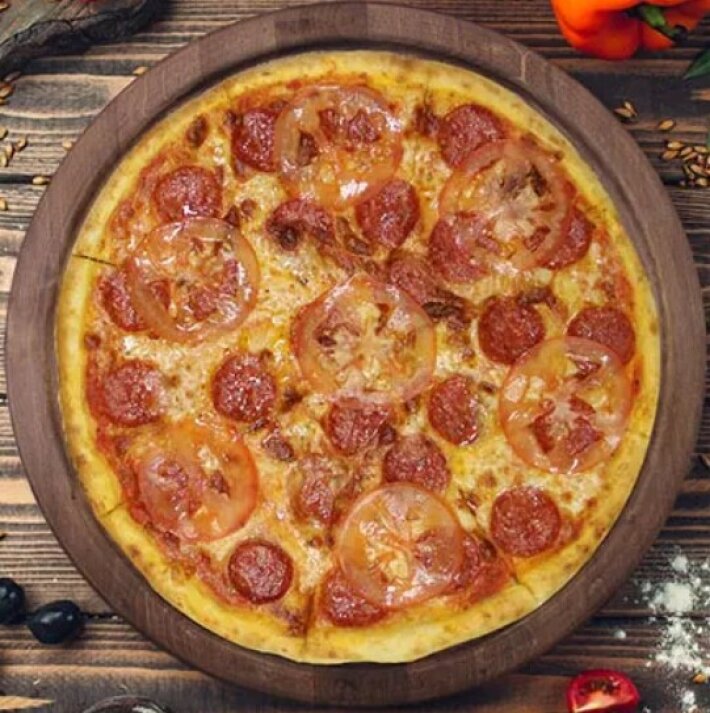 Пицца «Пеперони с помидором»