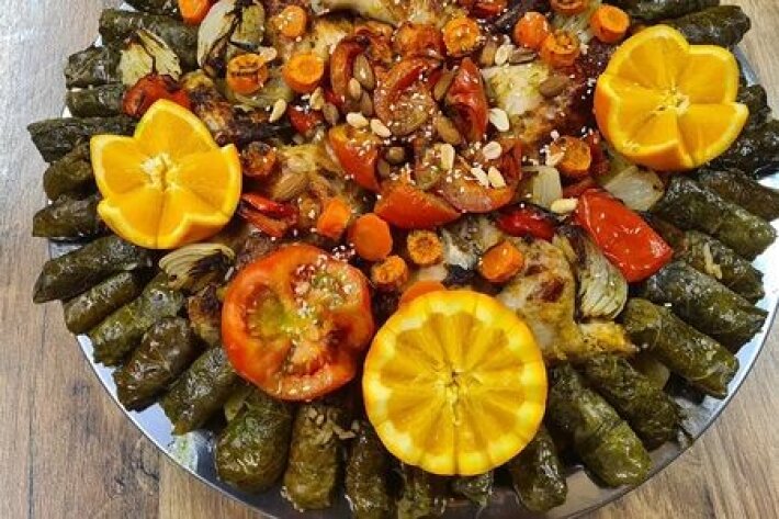 Арабская тарелка (рис, курица, долма, овощи BBQ)