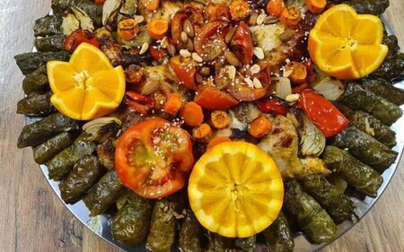 Арабская тарелка (рис, курица, долма, овощи BBQ)
