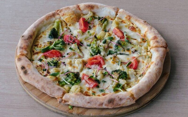 Пицца «С овощами и сливочным соусом»
