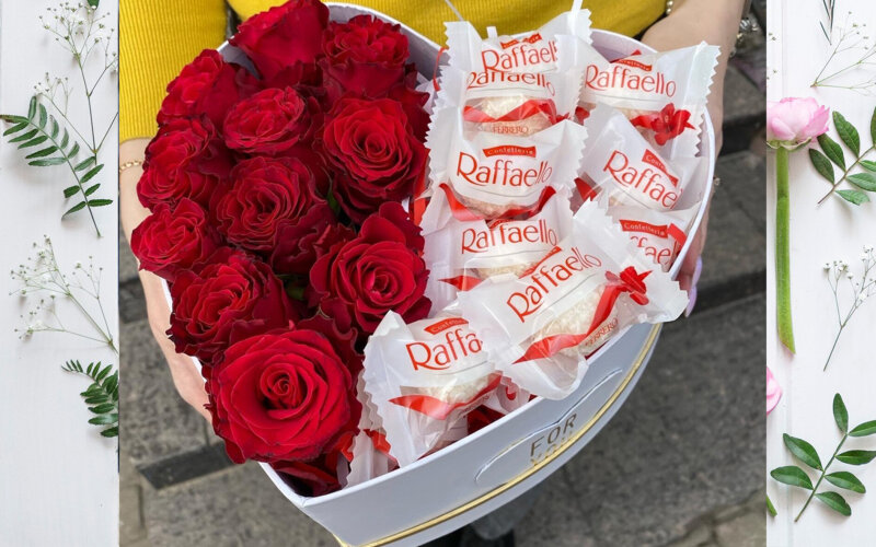 Розы с конфетами в сердце