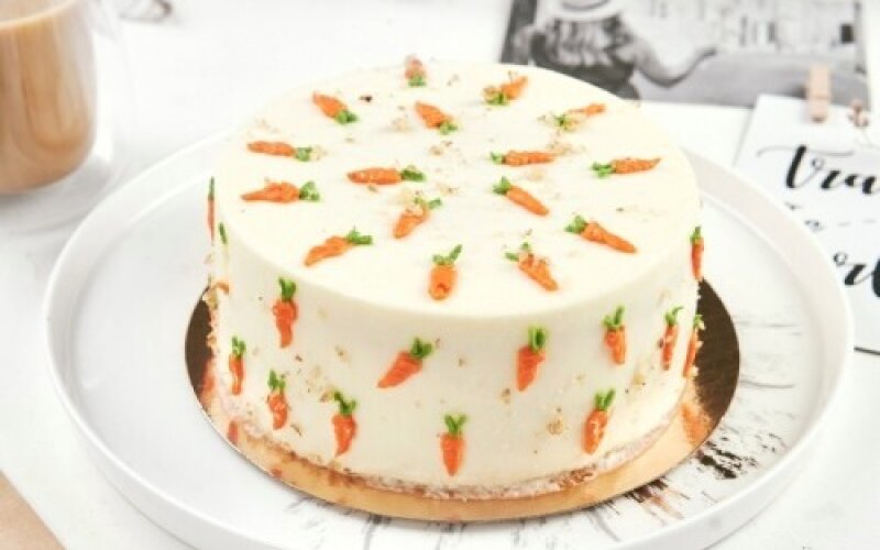 Торт «Морковный с цукатами, грушей и грецким орехом»