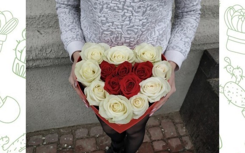 Коробка с белыми и красными розами Сердце