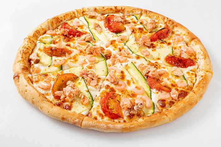 Пицца «Калифорния с копченым лососем и креветками»