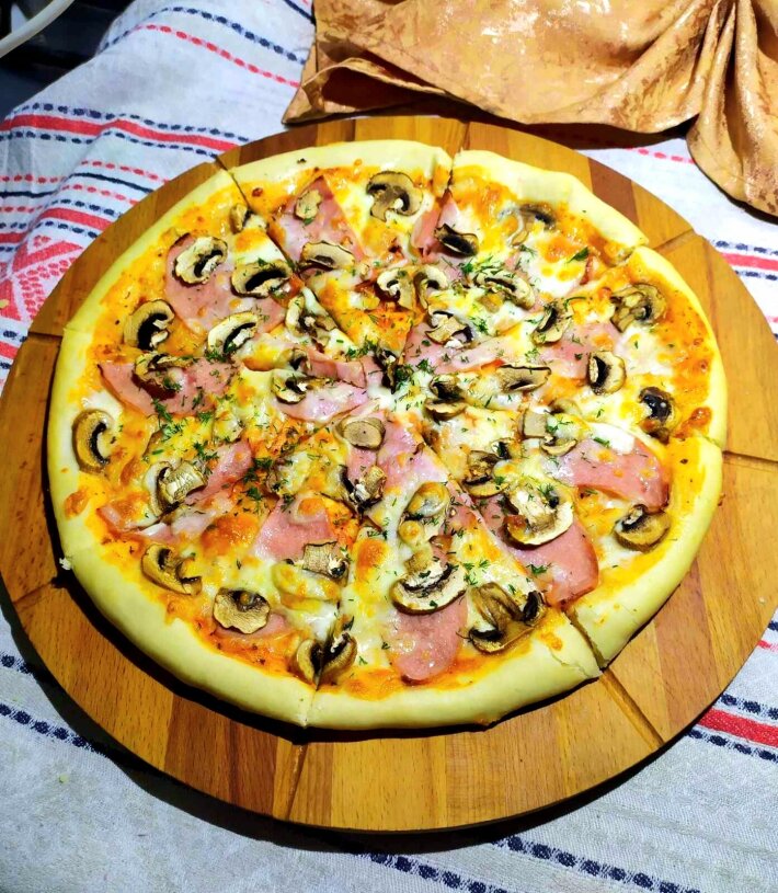 Пицца «Ветчина, сыр, грибы»