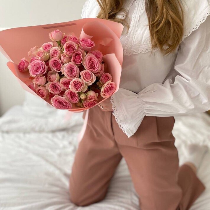 букет из кустовых розовых роз