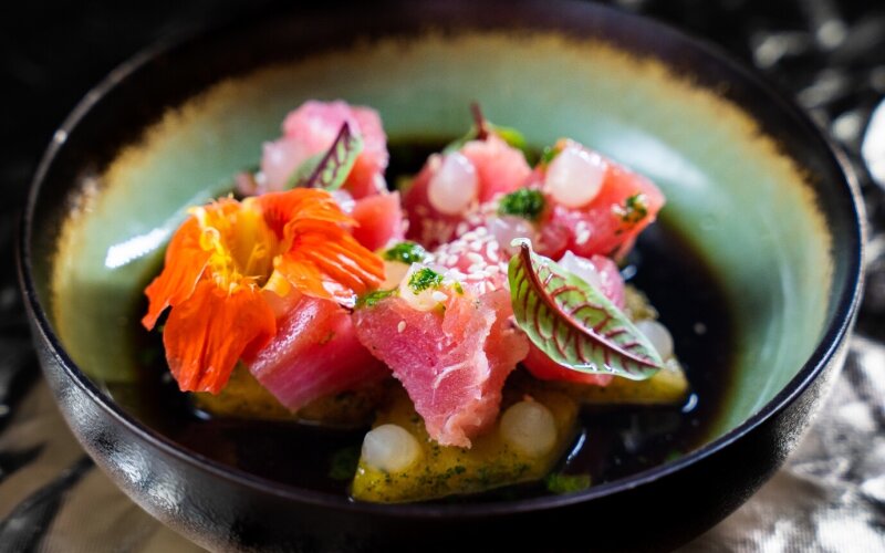Севиче из тунца с соусом Понзу
и ананасом ким-чи