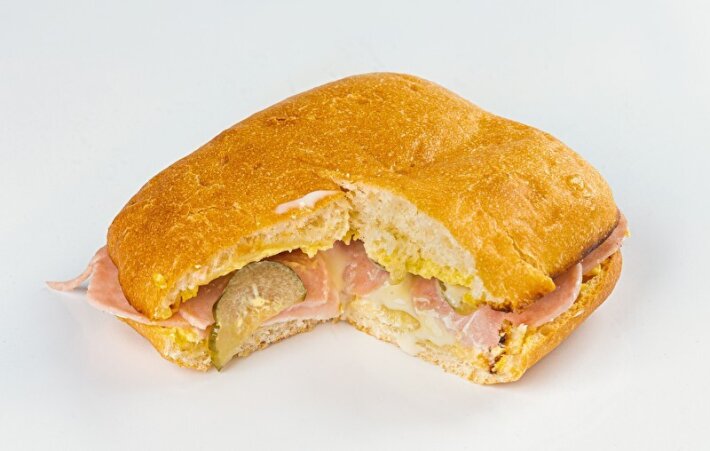 Сэндвич «Ветчина и сыр плавленый»