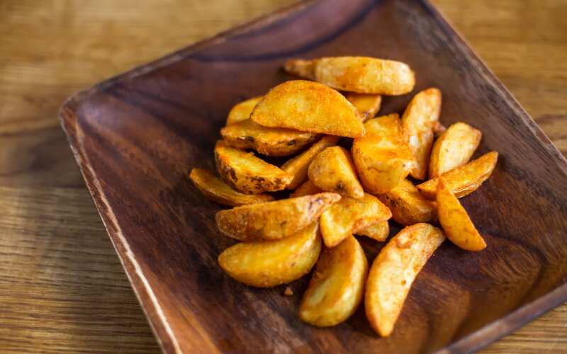 Картофельные дольки в панировке