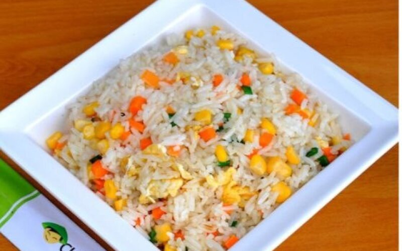 Яичный рис с овощами