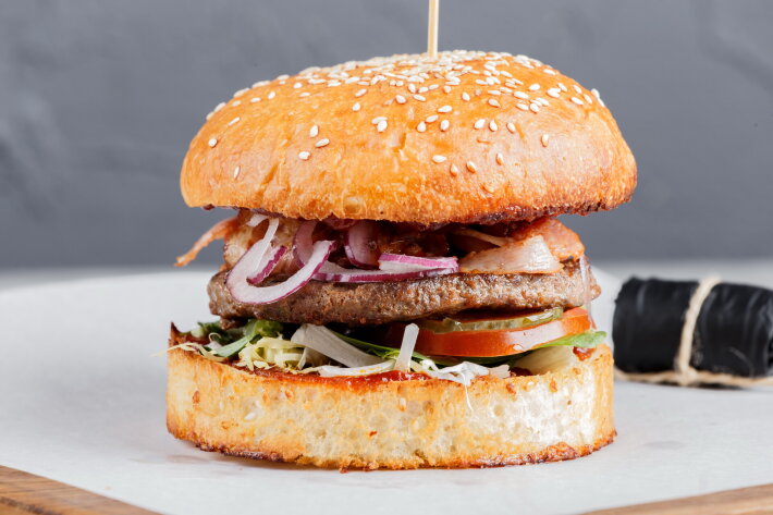 Terra Burger с говядиной и соусом медовый барбекю