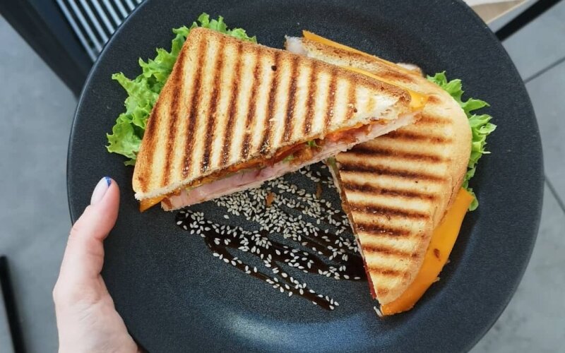 Сэндвич с цыплёнком и томатом «Черри»