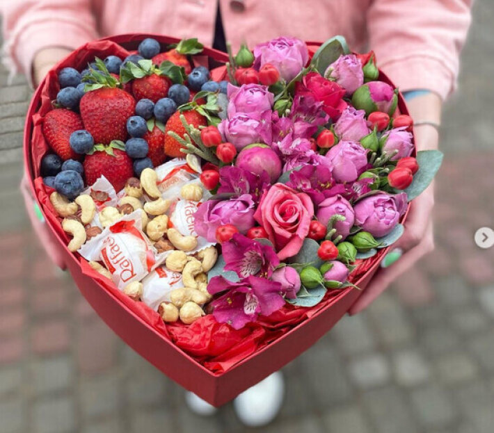 Коробка с цветами С любовью