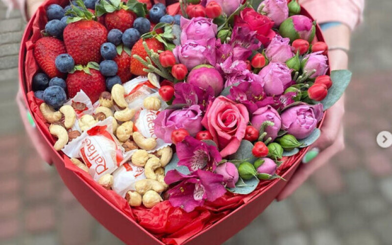 Коробка с цветами С любовью